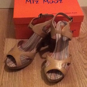 GREAT BUY!! MIZ MOOZ PANAMA SANDALS!